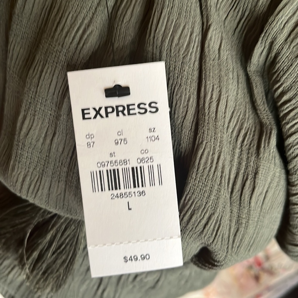 Express NWT Beautiful On/off shoulder Blouse front tie up Cropped Size L - Picture 12 of 13